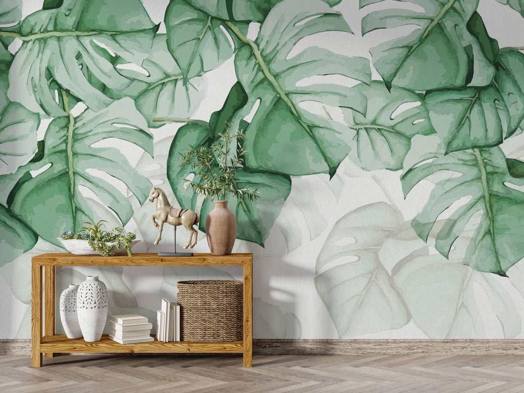 Ahşap dresuar arkasında kullanılan katmanlı monstera yapraklı tropikal duvar muralı